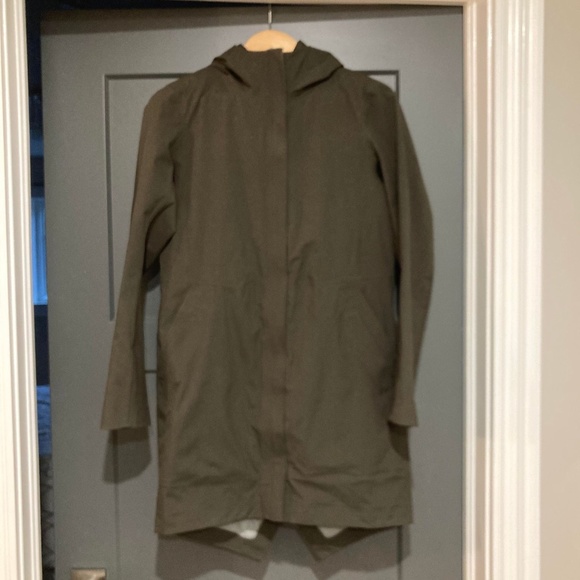 Lululemon Rain Rebel Insulated Jacket - Picture 1 of 4